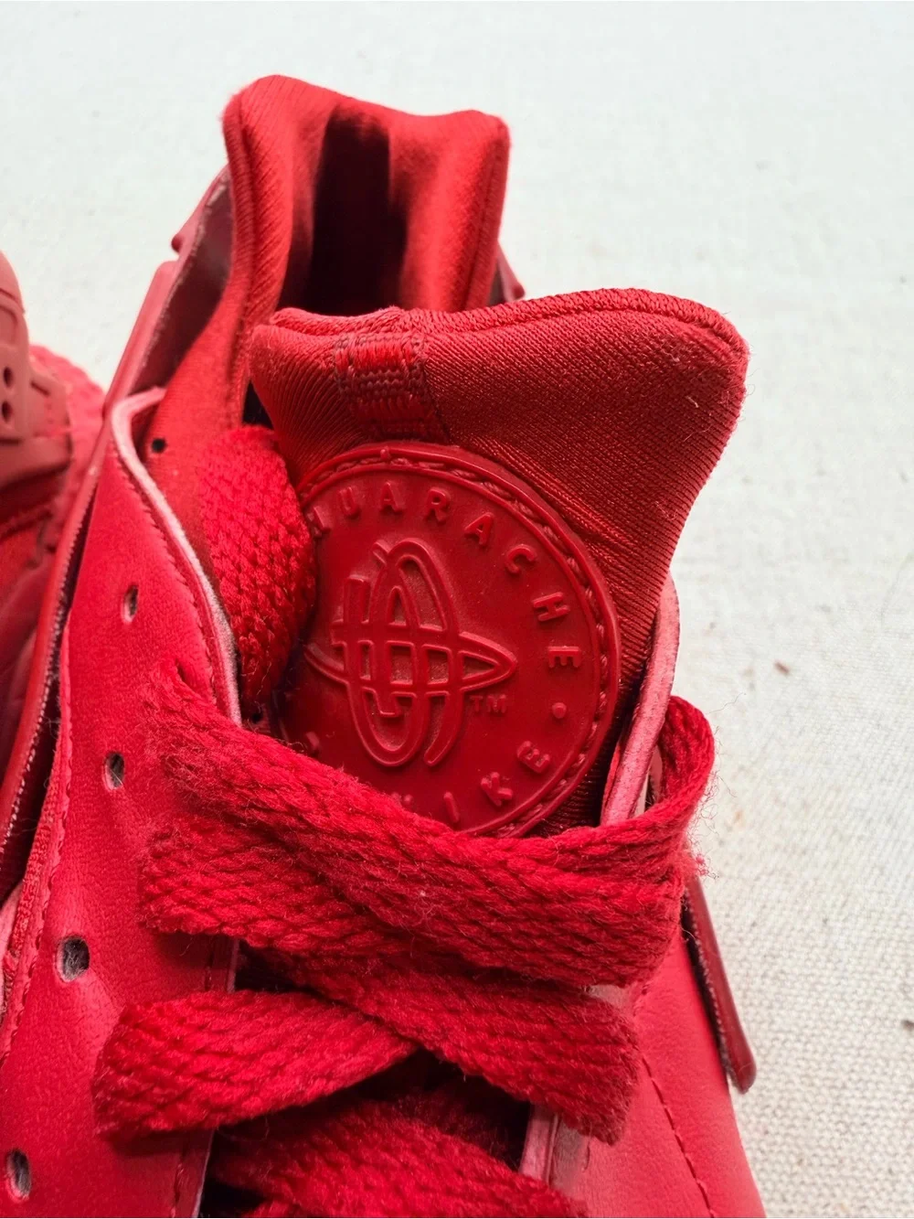 Nike Air Huarache Triple Red